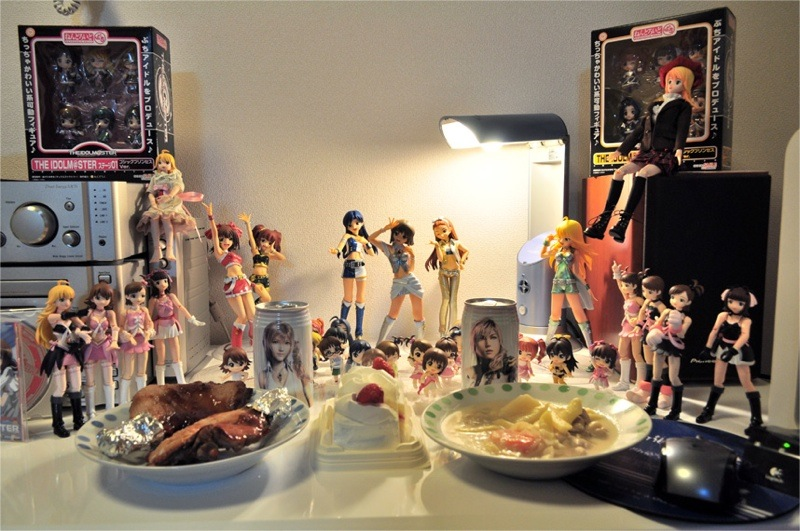 Illustration for article titled Christmas Eve In Japan — With 2D And Plastic Girlfriends